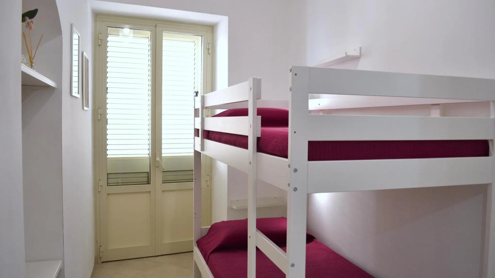 La Donzella - Centro Storico Scicli Apartment 0*,  Italy